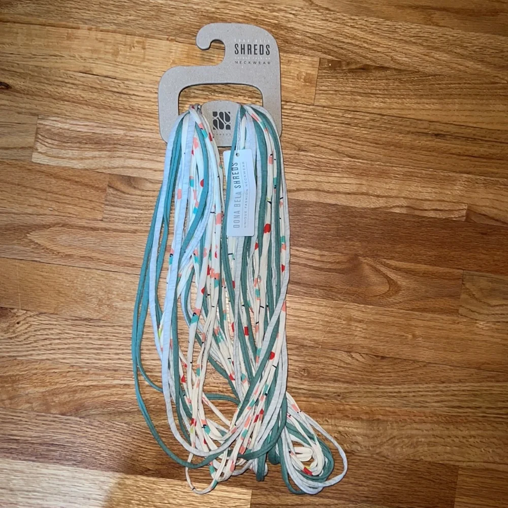 ❄️SHREDS‎ neckwear. Turquoise, red, white . NWT*
